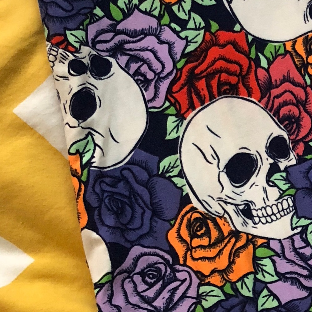 LuLaRoe rose and skull leggings TC2